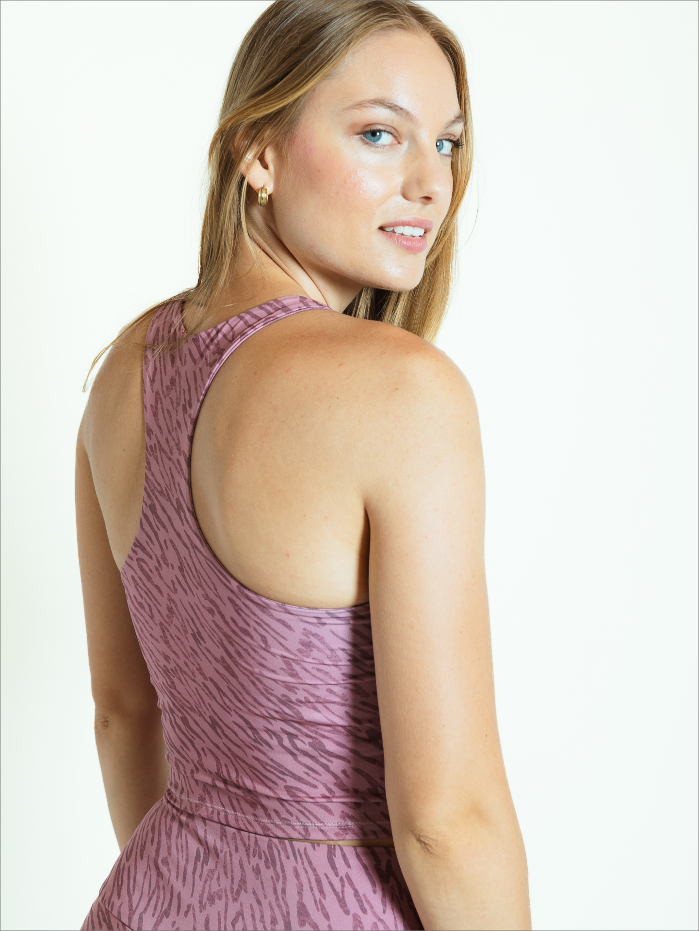 Mujer con top de pádel estampado colorete - Detalles